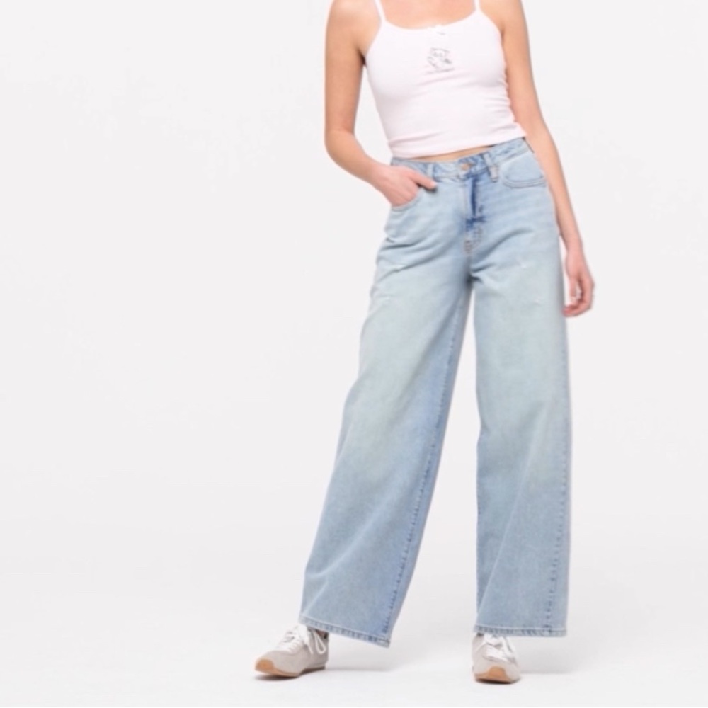 Women's Light Blue Wide-Leg Jeans